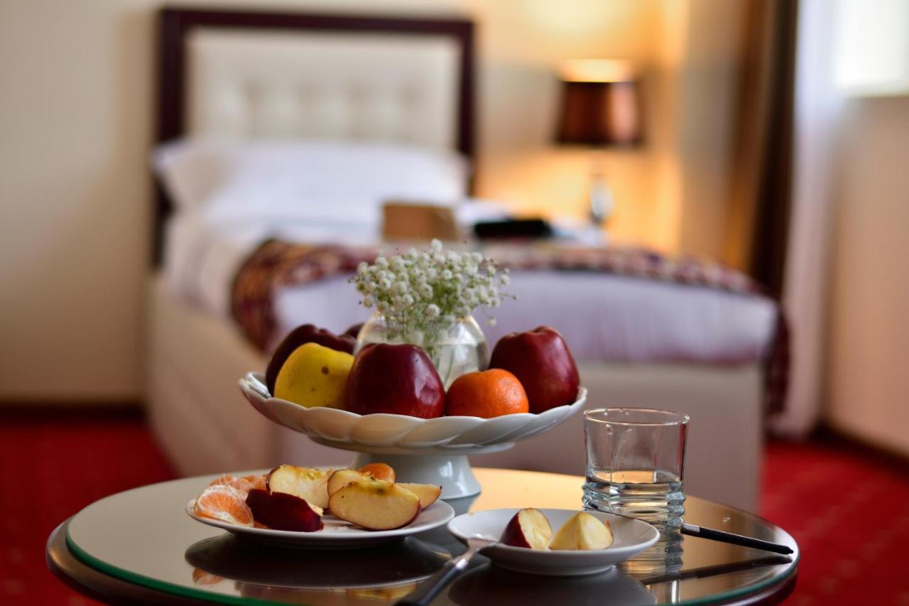 Hotel Shumon Doesjanbe Buitenkant foto