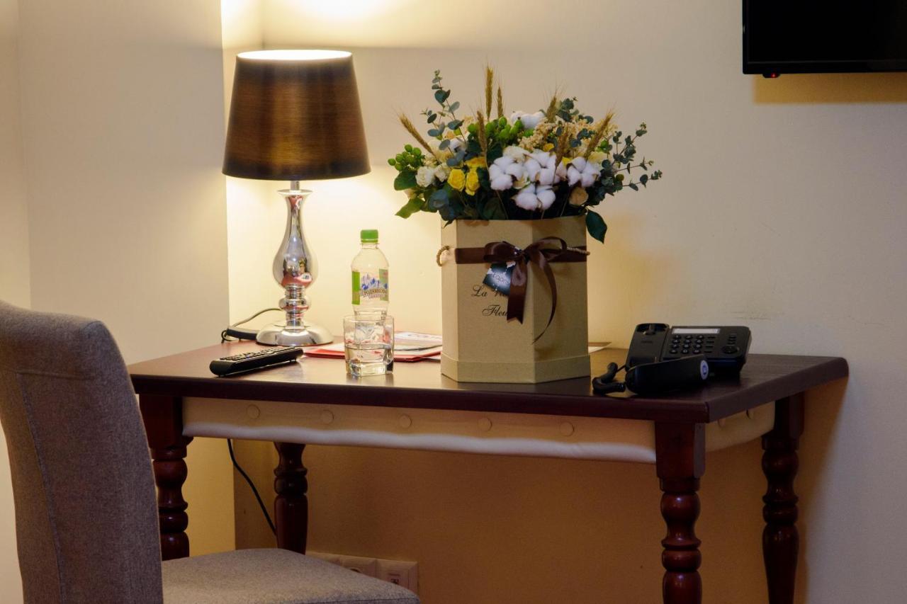 Hotel Shumon Doesjanbe Buitenkant foto