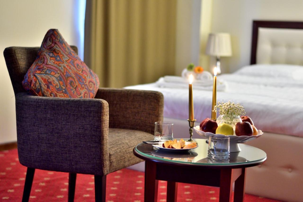 Hotel Shumon Doesjanbe Buitenkant foto